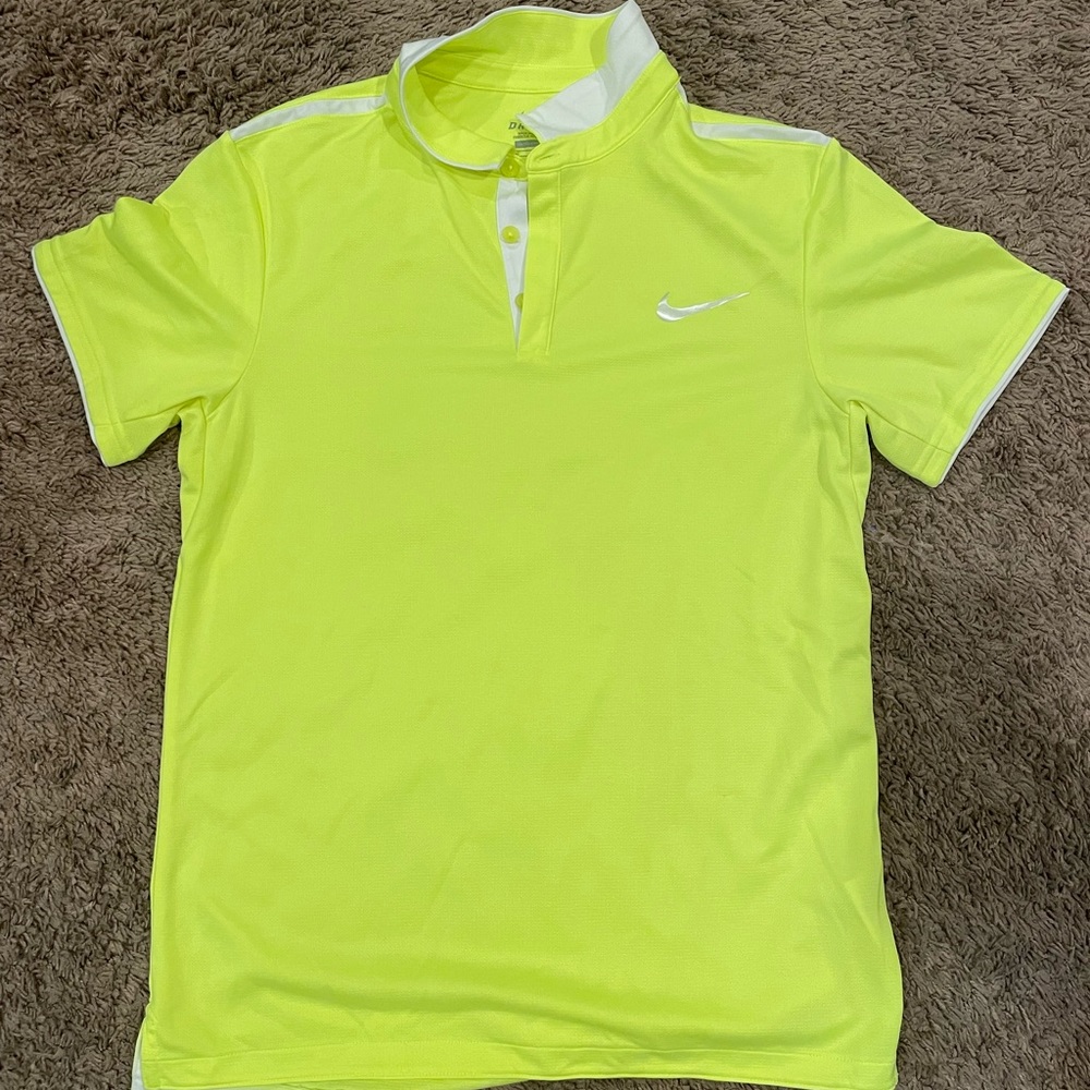 Men’s Nike tennis shirt DriFit size small